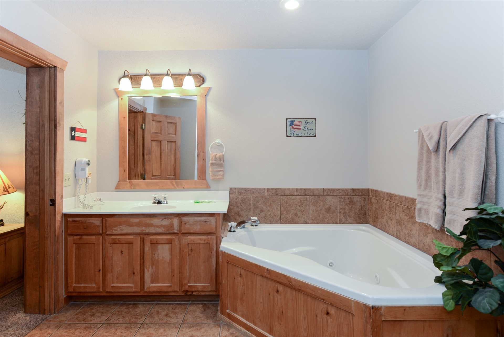 The second large bathroom on the main floor, Lodge #20.