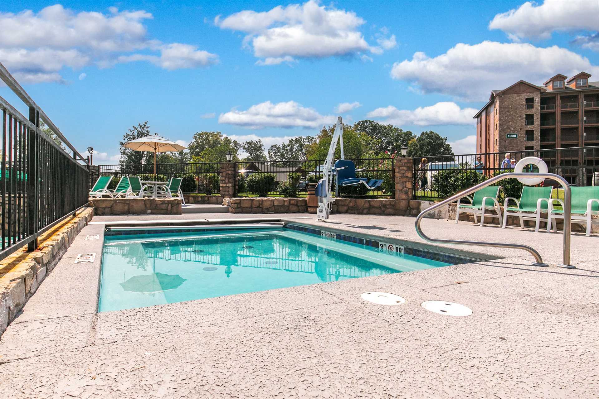 Huge 20 person hottub.