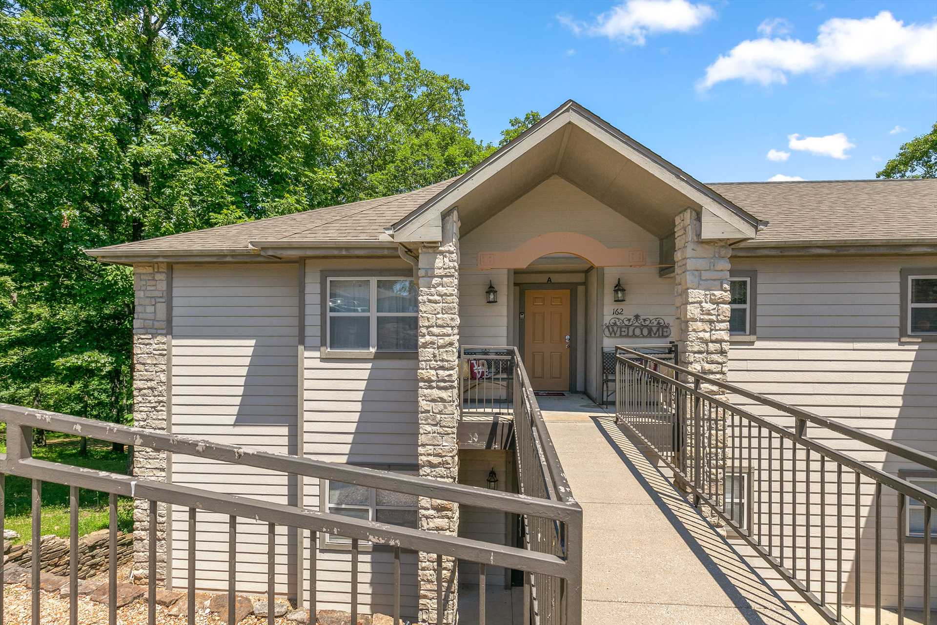 This two bedroom walk-in unit is exactly what you are lookin