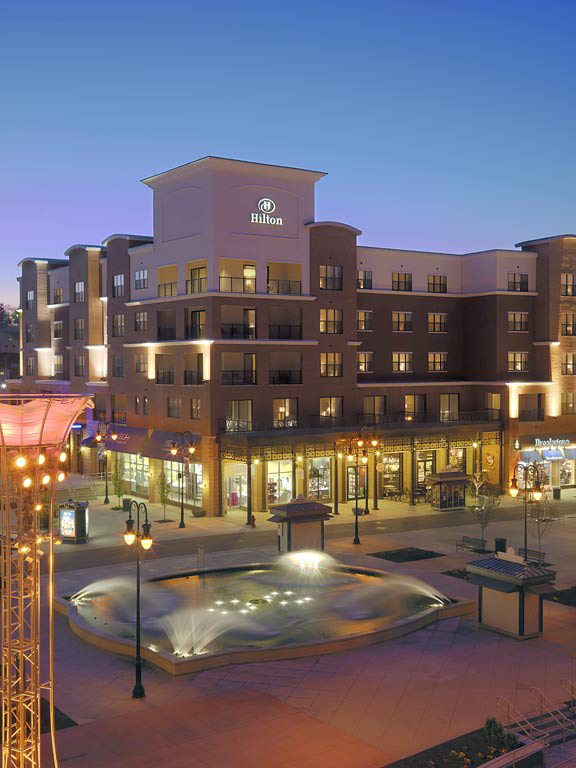 Hilton hotel exterior and outdoor fountain