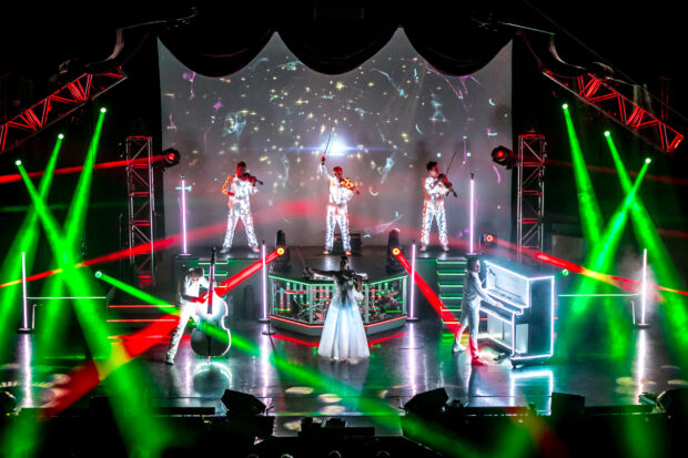 Best shows in Branson: Live show of the Haygoods with performers and lights