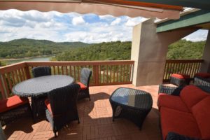 Branson lodging deck area overlooking a forest below.